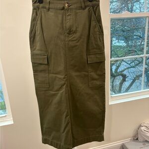LOFT Women's Olive Cargo Skirt